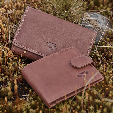 Lifestyle image of Hoggs of Fife Monarch Leather Bi Fold Purse 16cm Hazelnut - Wild & Moor