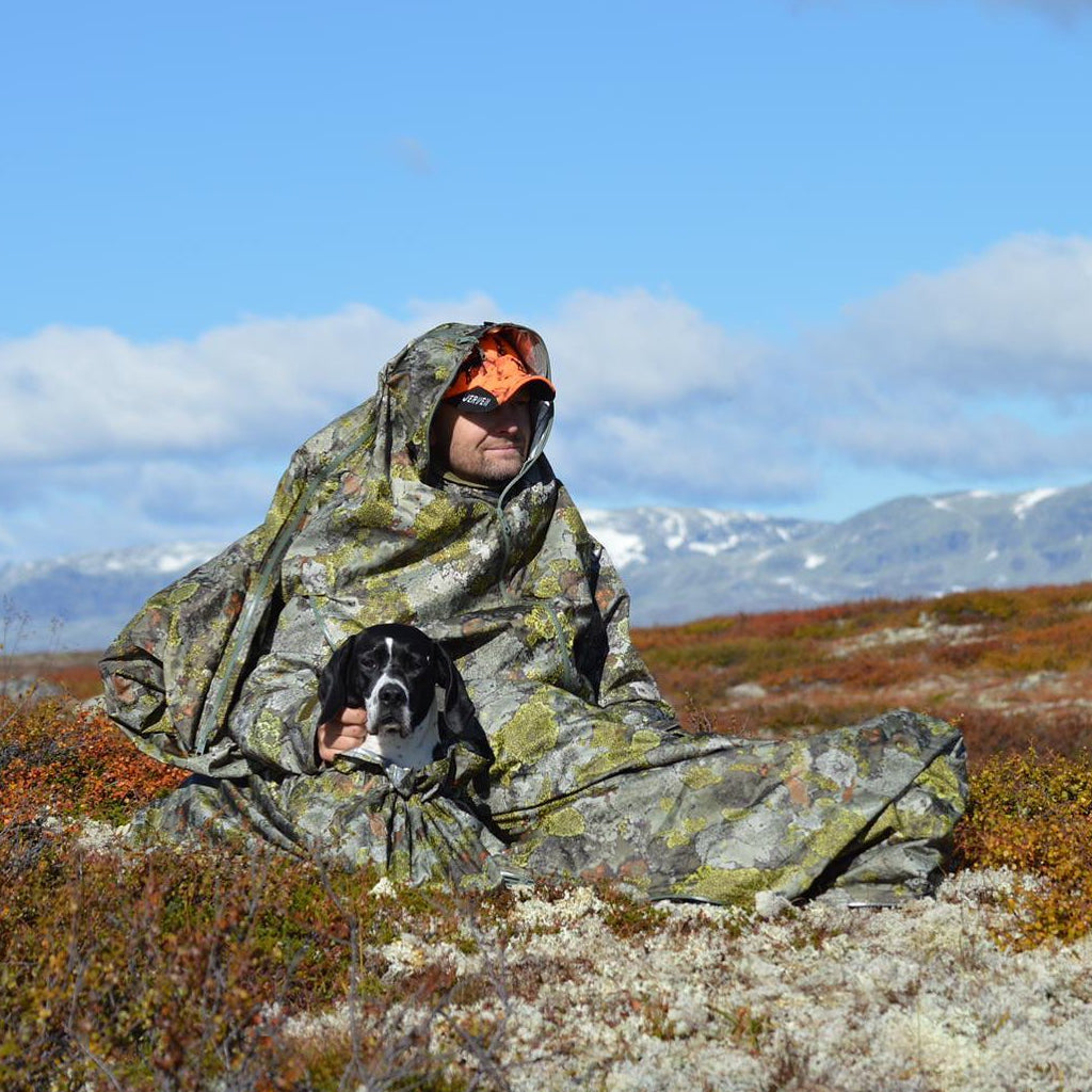 Jerven Bag Lifestyle Image Man with Dog on Moorland