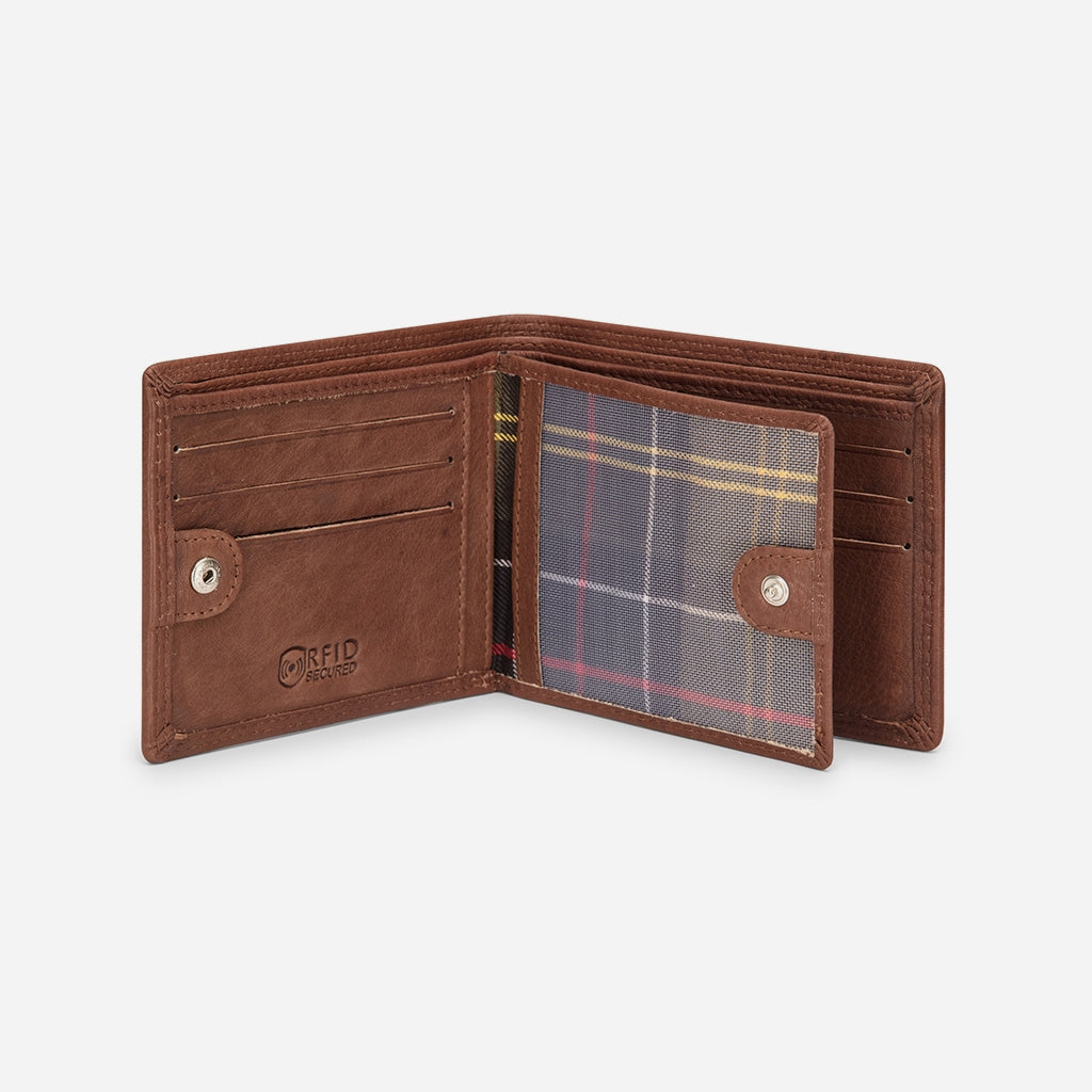 Inside of Hoggs of Fife Monarch Leather Credit Card Wallet Hazelnut - Wild & Moor